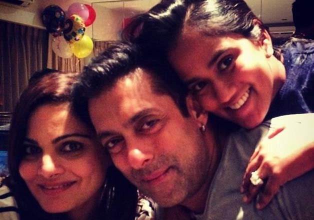 Salman Khan with sisters-TechShohor