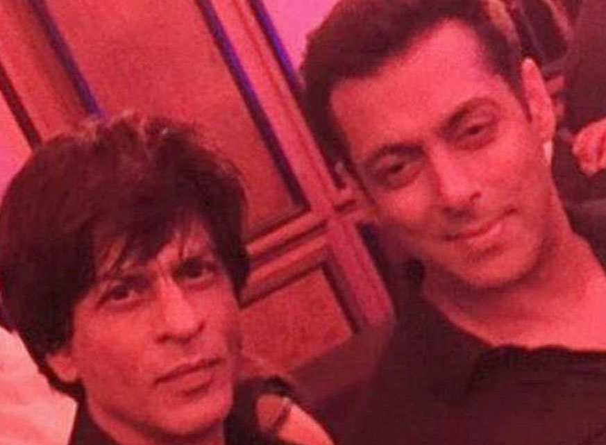 Salman-Shahrukh-Selfie-techShohor