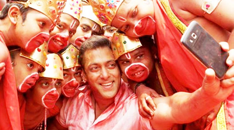 salman-khan-selfie-with-bacca-party-TechShohor