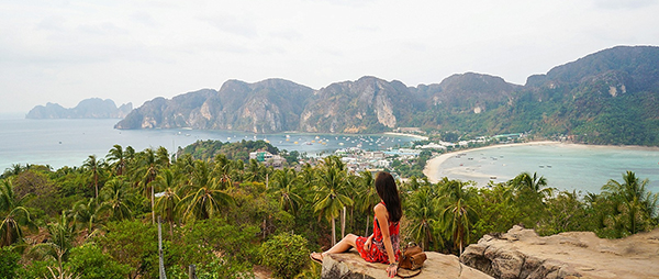 Travel-girl-techShohor