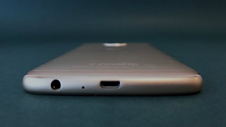 moto-g5-plus-review-micro-usb-w782